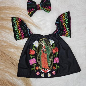 Blusa y lazo de la Virgen de Guadalupe: atuendo para niñas mexicanas