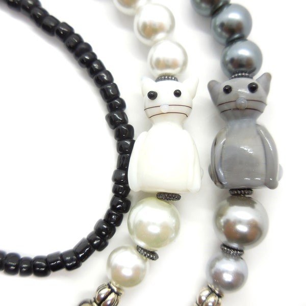 Cats Beaded Eye Glass Chain, Glasses Lanyard, Ombre Faux Pearls, Gray and White Lampwork Cats, Black Barrels, Silver tone findings, 30 ins
