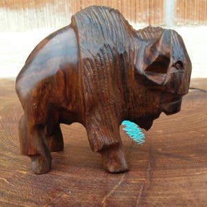 Sculpture à la main de buffle en bois de fer