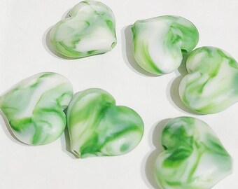 Grosses perles coeurs marbrées, vert, coeur
