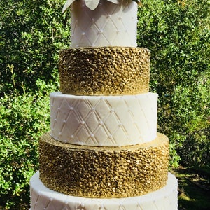 Wedding gold cake image 1