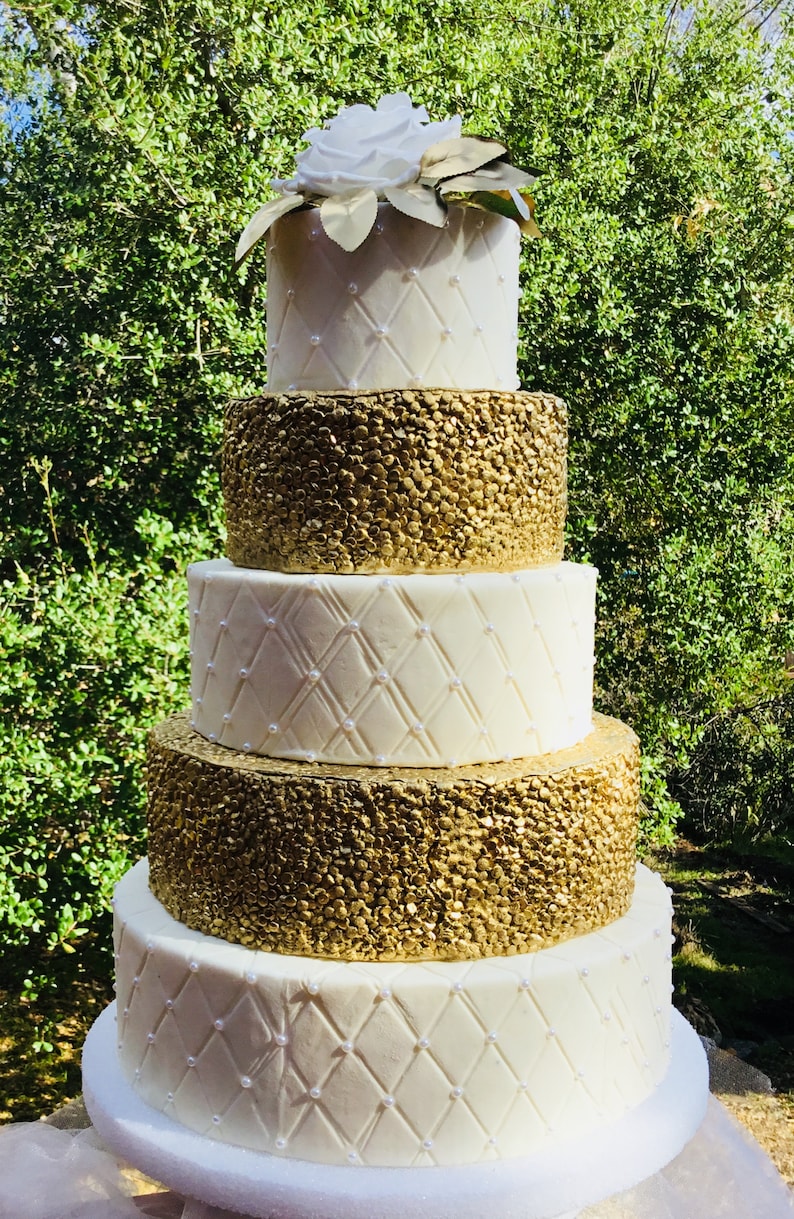 Wedding gold cake image 1