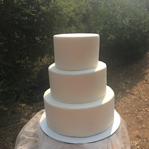 Black wedding Cake image 8