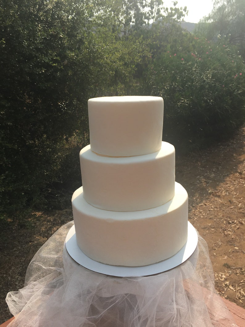 Black wedding Cake image 8