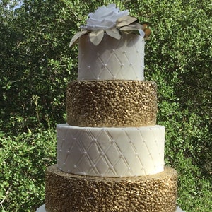 Wedding gold cake image 2