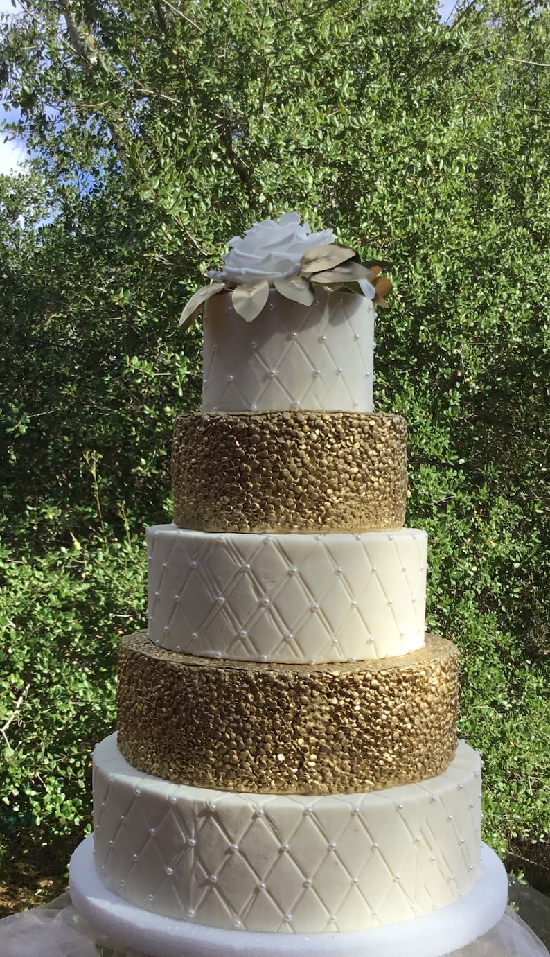 Wedding gold cake image 2