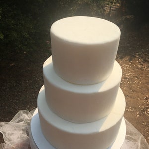 Black wedding Cake image 5