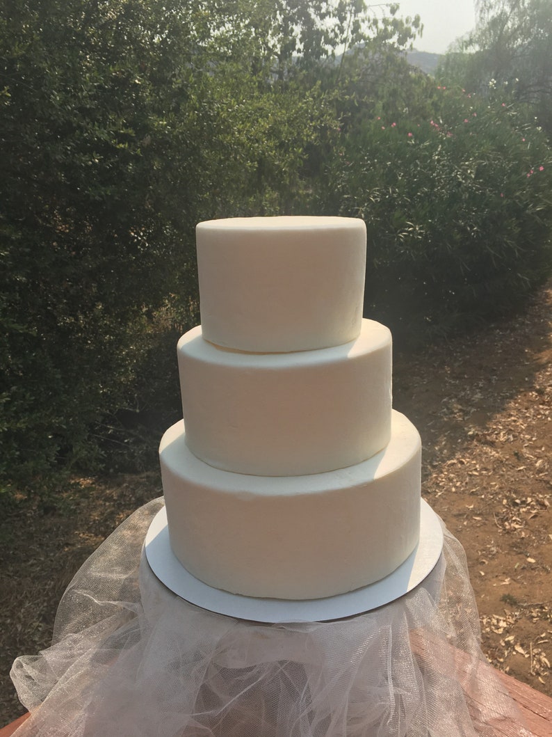 Black wedding Cake image 7