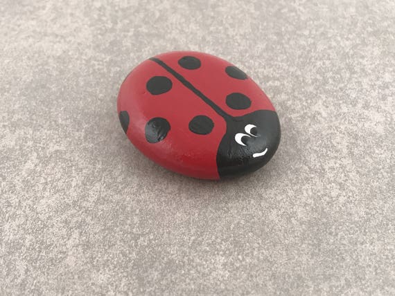 steine als marienkaefer bemalen, marienkäfer bemalt felsen-garten-dekor-garten-ornament / | etsy, Design ideen