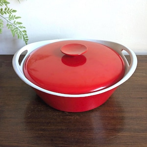 Fuente para horno holandés de hierro fundido con esmalte rojo, sin marcar, NACCO Dinamarca, de Michael Lax, COPCO Mid Century Kitchen, diseño danés