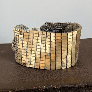 Pulsera de latón con cuentas estilo bohemio, brazalete ancho tejido a mano, joyería con pátina