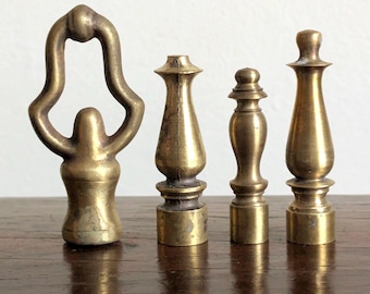 Remate de lámpara de latón con pátina, estilo balaustre, anillo de pátina