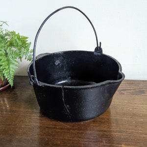 Large Cast Iron Pot Bail Handle Gated Bottom Cracked Fireplace Garden Decor