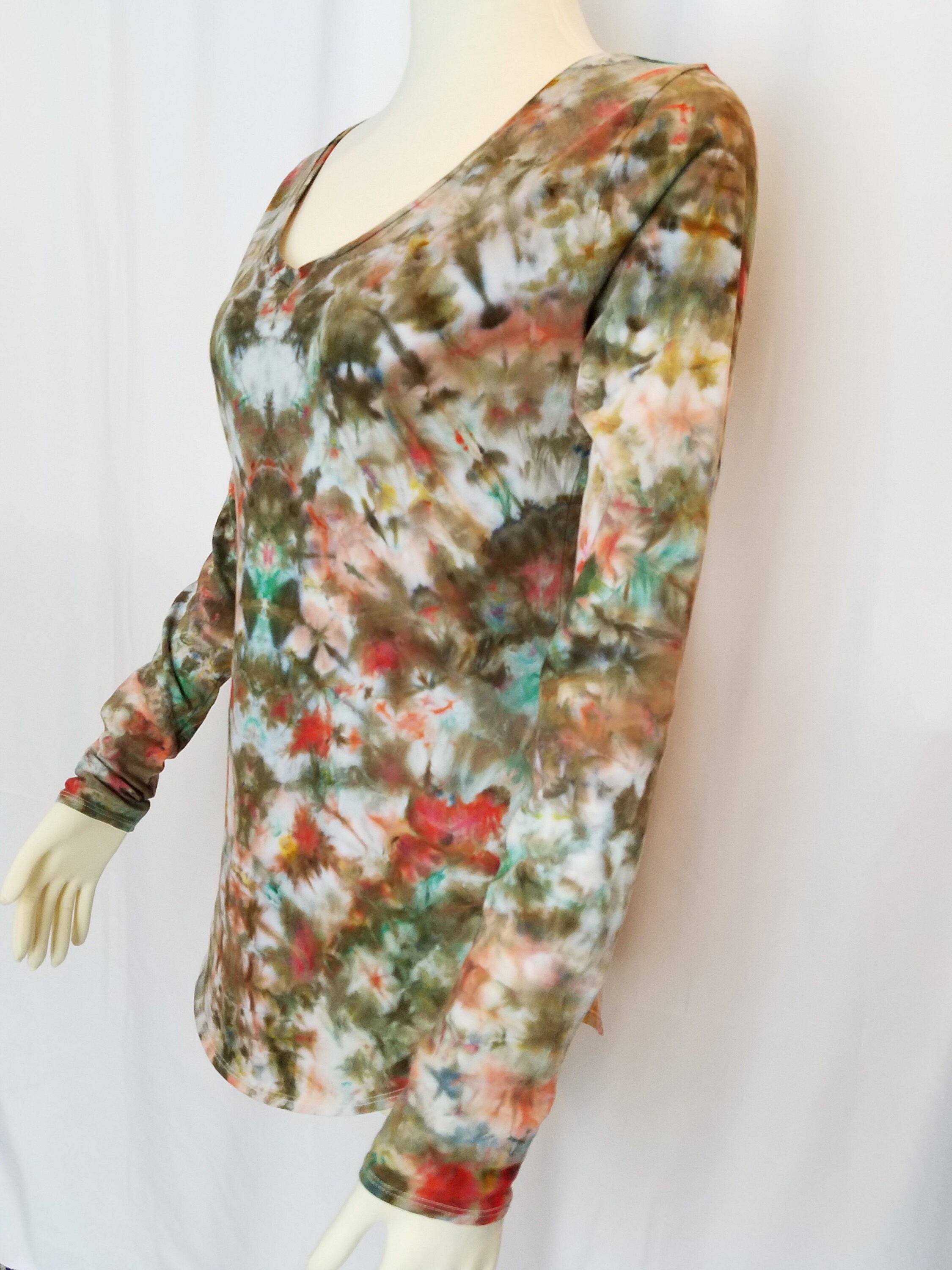 womens tie dye v neck tee