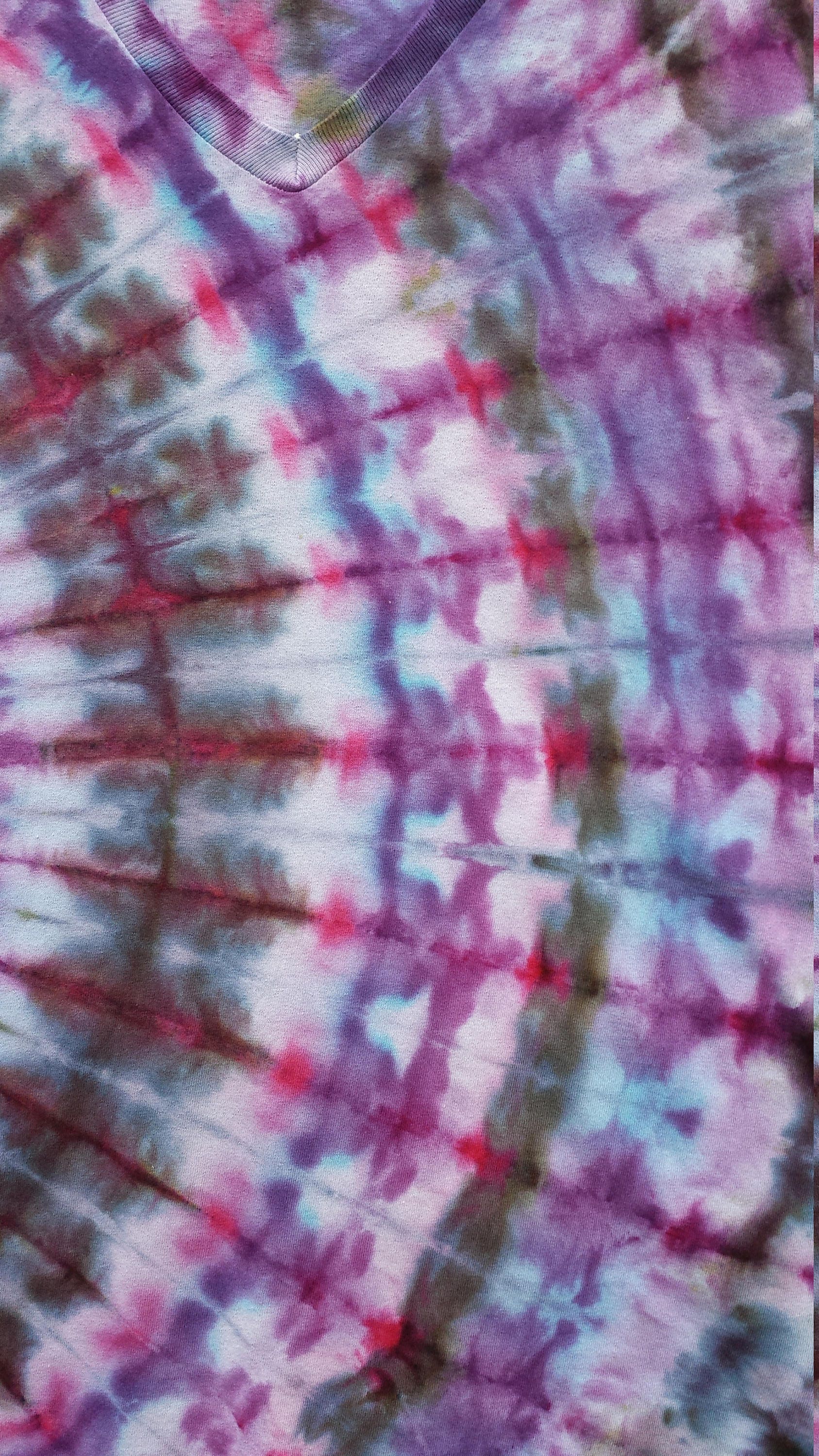 Tie Dye Fan Fold - VNeck Tee - Size XLarge