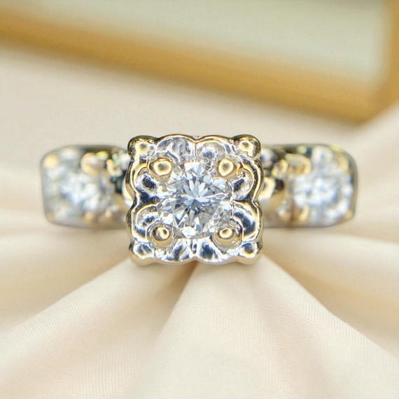 Bague Vintage Trois Pierres En Or Jaune 14k Avec Diamants - Style Ancien Finition Filigrane