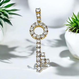 Vintage 10k Yellow Gold Natural Round Diamond Key Pendant