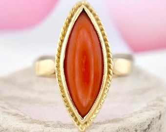 Vintage 18k Yellow Gold Marquise Coral Bezel Set Navette Solitaire Ring