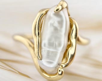 Vintage 14k Yellow Gold Baroque White Pearl Handcrafted Solitaire Ring
