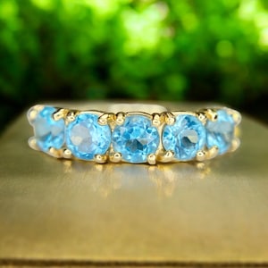 Vintage 14k Yellow Gold Natural Round Blue Swiss Topaz Band Ring