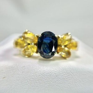 Vintage 14k Yellow Gold Designer Natural Oval Shape Blue Sapphire Cocktail Ring