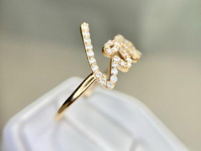 18k Yellow Gold Natural Round Brilliant Diamond Love Ring