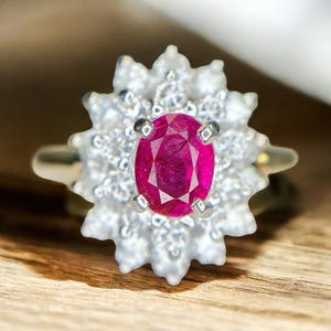 Vintage 14k Yellow Gold Natural Oval Red Ruby Round Diamond Cocktail Ring