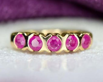 Vintage 9k Yellow Gold European Made Round Red Ruby Wedding Band Ring