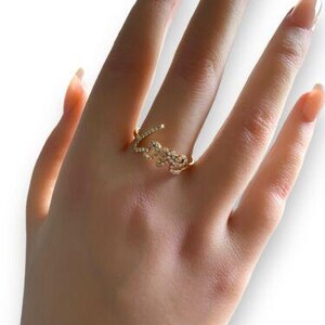 18k Yellow Gold Natural Round Brilliant Diamond Love Ring