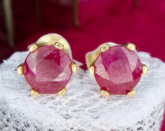 Vintage 14k Yellow Gold Natural Red Ruby Small Stud Earrings