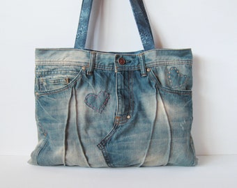 Handgemaakte tas van gerecycled denim met hartjes, uniek exemplaar, handgemaakt, casual stijl, bijzonder cadeau-idee voor haar, creatieve recycling.