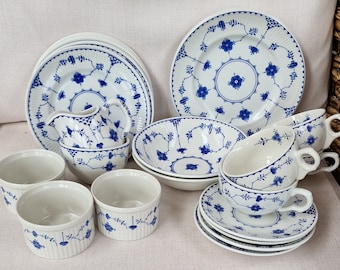 Articles pour le petit-déjeuner et le thé anglais vintage en pierre de fer et poterie bleue et blanche - Modèle Danemark, fabricants différents