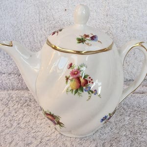 Auswahl an Tee- oder Kaffeekannen aus Bone China und Keramik - Wählen Sie aus dem Dropdown-Menü.