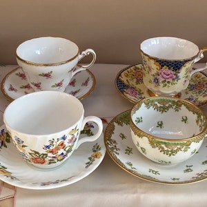 Auswahl an Vintage Bone China Tassen und Untertassen, bitte wählen Sie aus dem Dropdown-Menü.