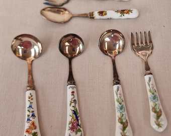 Legle Porcelain Limoges Gold Encrusted Set 6 Demitasses, 5 Saucers