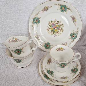 Elizabethan Fine Bone China Tee Artikel - True Love Muster, bitte wählen Sie aus dem Dropdown-Menü.