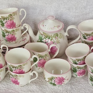 Elizabethan Fine Bone China Tee Artikel - Mirage Muster, handdekoriert, Bitte wählen Sie aus dem Dropdown-Menü.