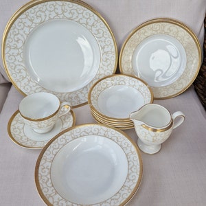 Wedgwood Bone China Abendessen und Tee Artikel - Celestial Gold Muster - Wählen Sie aus dem Dropdown-Menü