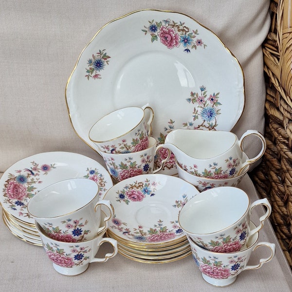 Articles de thé en porcelaine tendre Queen Anne - Motif Jardin du paradis