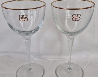 Taças de licor Baileys vintage, com haste alta.