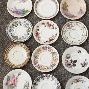 Sélection de 6 assiettes à thé ou soucoupes en porcelaine tendre anglaise Tea Saucers