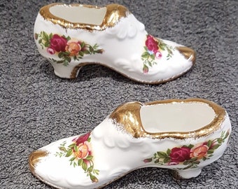 Pair Royal Albert bone China Ornamental Shoes - Old Country Roses.