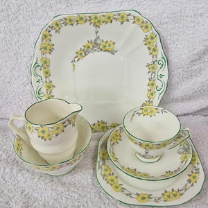 Fenton Bone China Teezubehör. - Primeln Muster.  Bitte aus dem Dropdown-Menü auswählen.