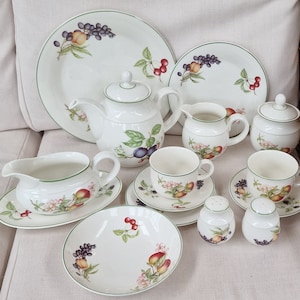 St. Michael's Marks and Spencer Fine China Dinner Artikel - Ashberry Muster - Wählen Sie aus dem Dropdown-Menü