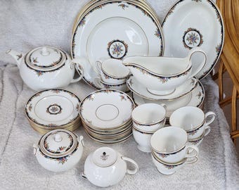 Nice Boxed Set of 2 X Magpie Birdy Collectors Dinner Plates by