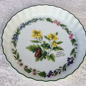 Piatto per flan in porcellana bone china Royal Worcester nel famoso motivo Worcester Herbs. - 10 1/2 pollici