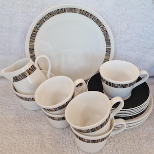 Royal Tuscan Fine Bone China Teeservice im Kaskadenmuster.  Bitte aus dem Dropdown-Menü auswählen