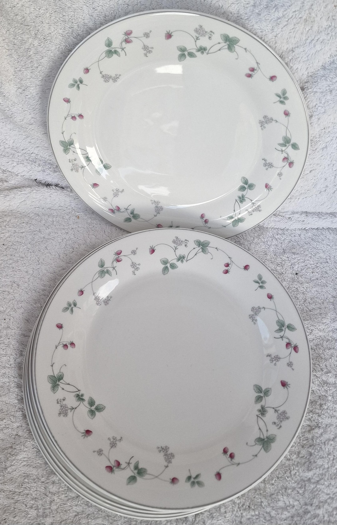Royal Doulton English China Dinner Plate Strawberry Fayre