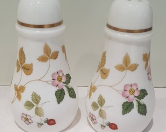 ウェッジウッド ミニチュア花瓶 – ワイルドストロベリーシリーズ