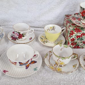 Auswahl an Vintage Bone China Tassen und Untertassen, bitte wählen Sie aus dem Dropdown-Menü.